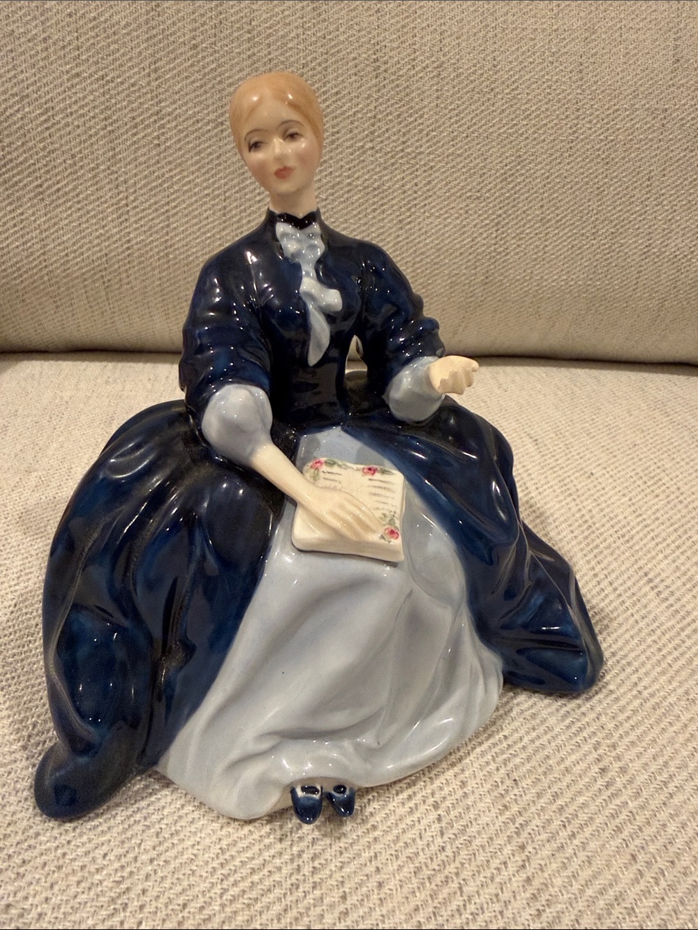 Authentic Royal Doulton Laurianne bone china model HN 2719 rare find!